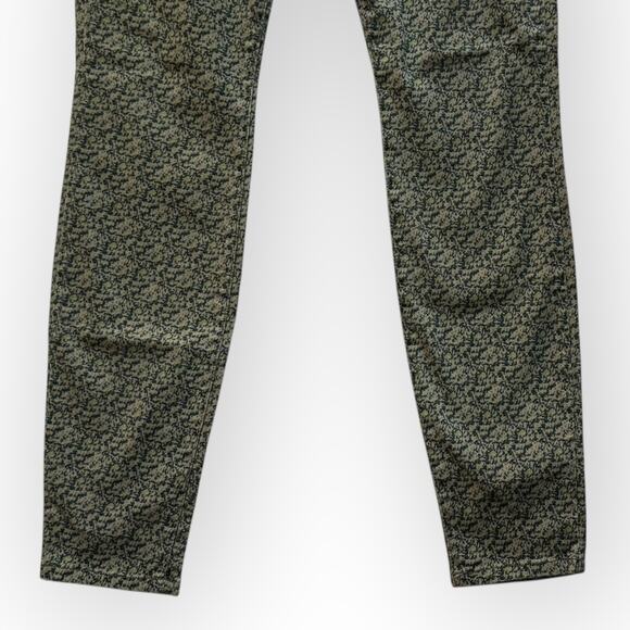 CAbi Women's Ditsy Green Floral Print Skinny Jeans Size 4 Style #5083 - Picture 4 of 10